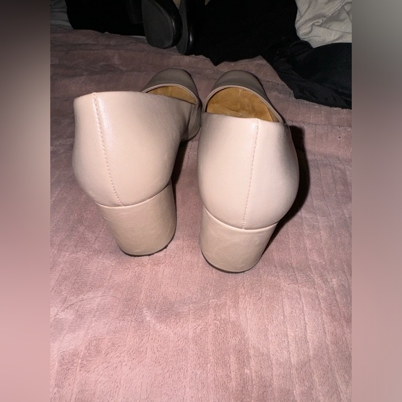 Taupe Naturalizer Heels - Picture 4 of 4